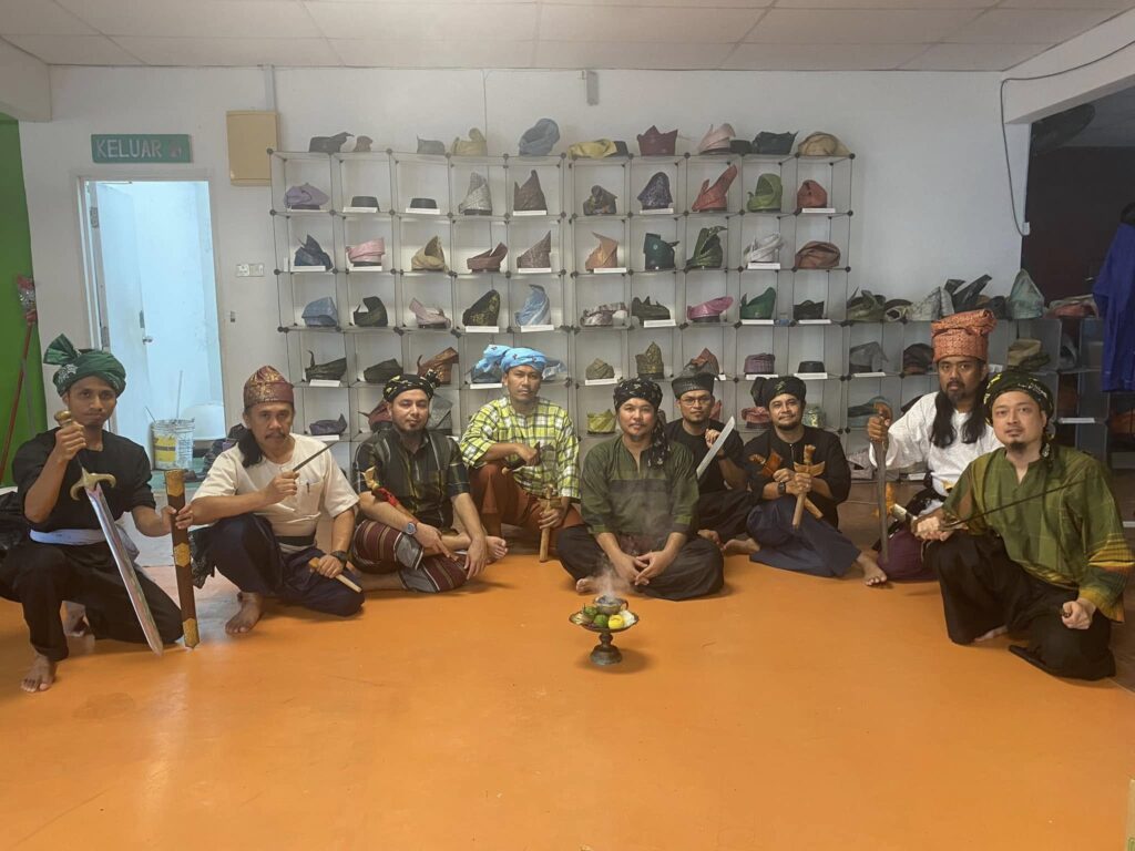 Bengkel Melangir & Mandi Keris Secara Tertutup